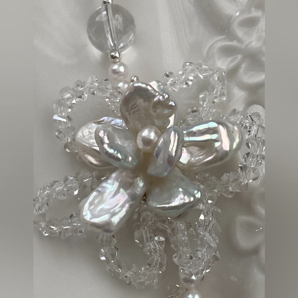 GP46-Handmade Flower Petal Pearl And Clear Quartz Necklace - Picture 8 of 13
